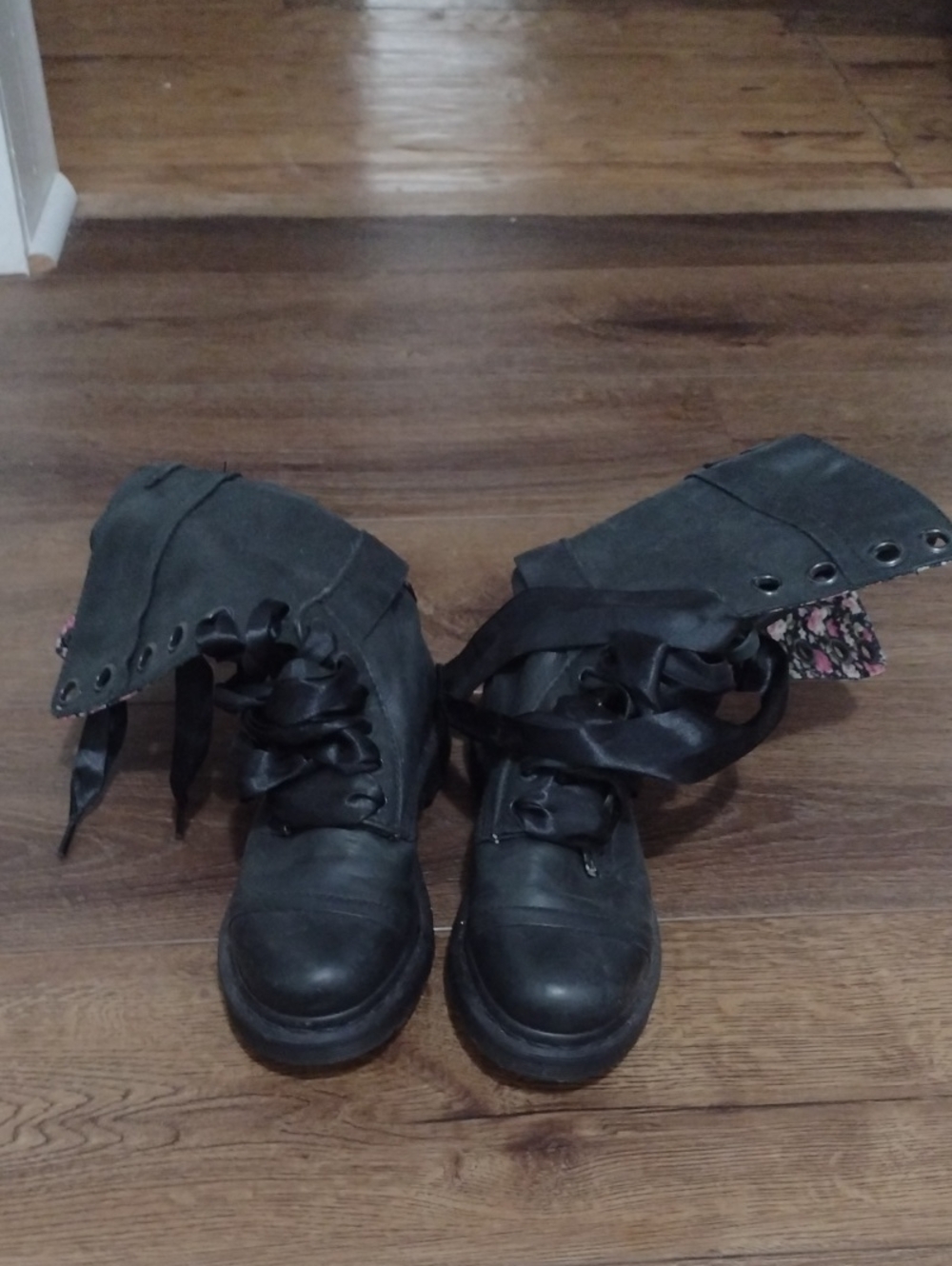 Vintage New Condition Dr. Martens Triumph Combat Boots Green Mirage Size 6